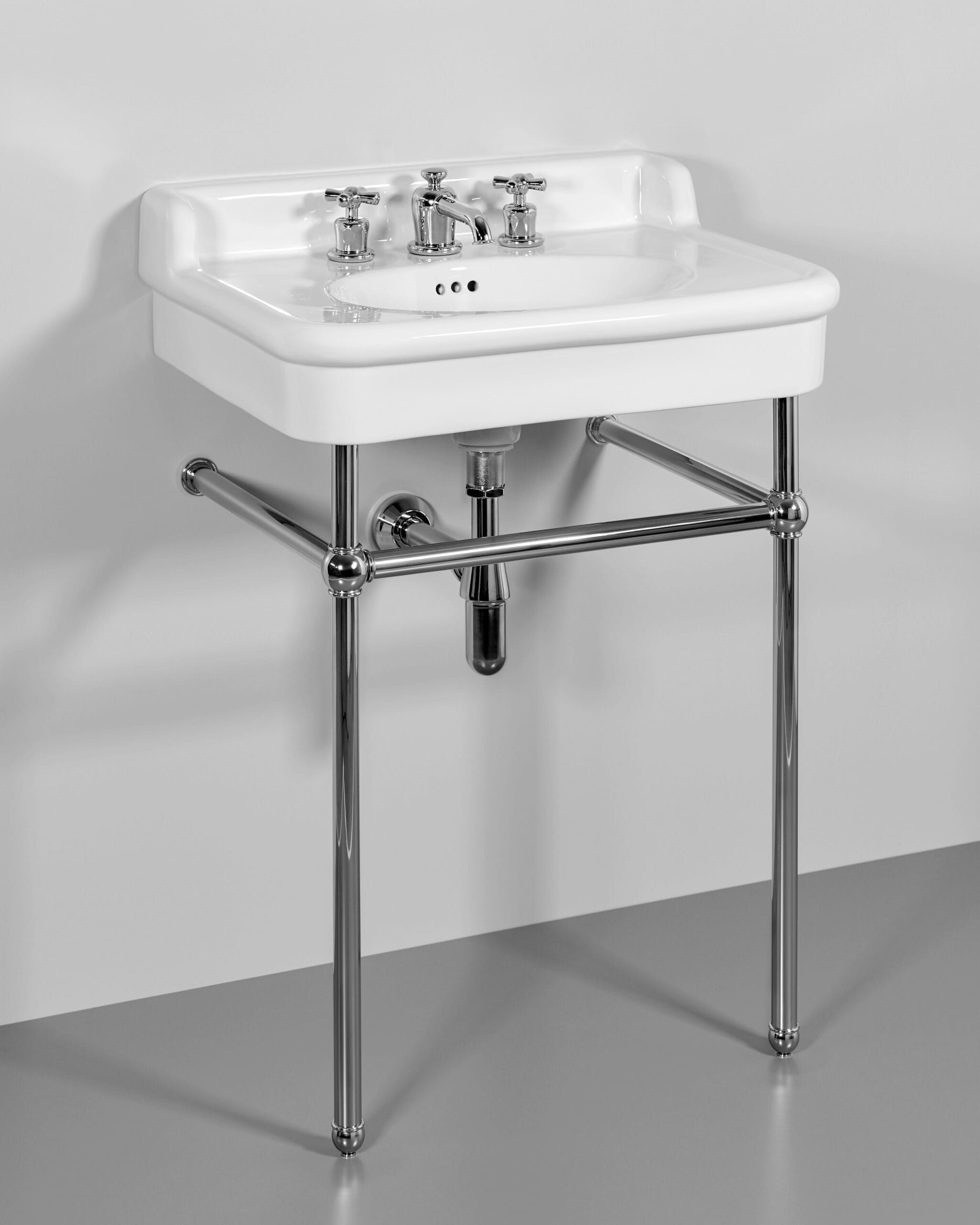 Klassischer Badezimmer Waschtisch mit Metallunterbau