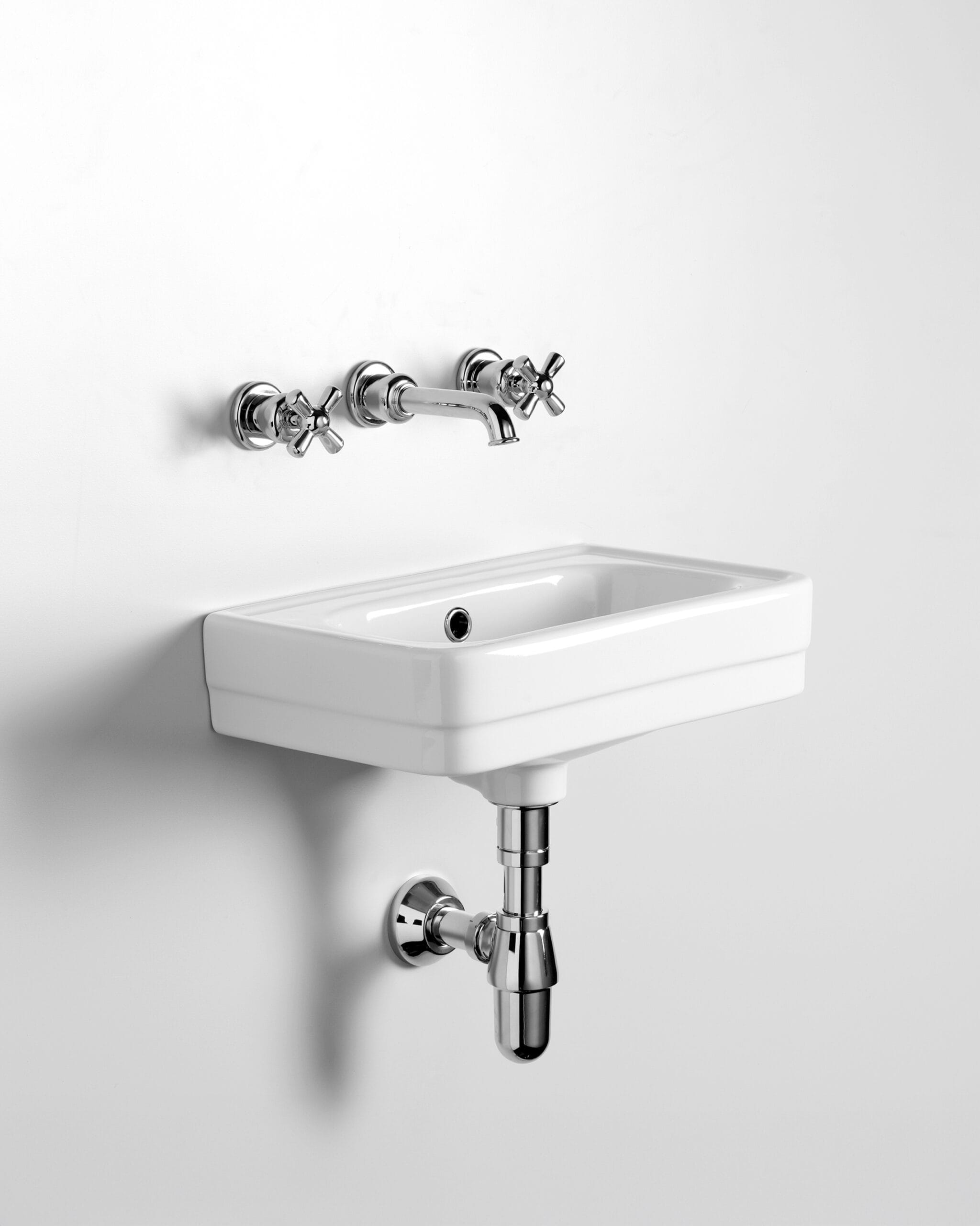 Klassisches kleines Handwaschbecken für Gästetoiletten